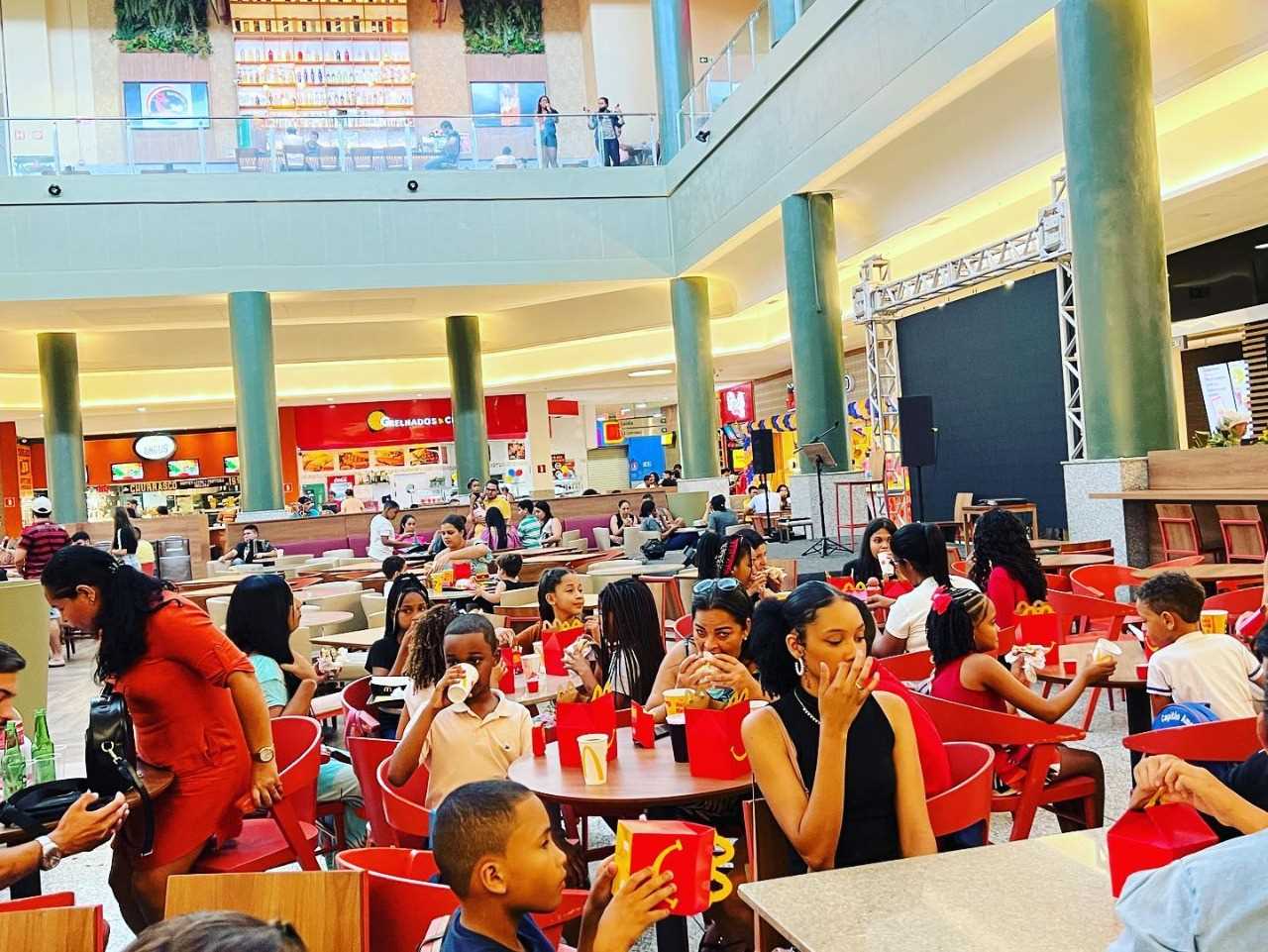 Camacã: Projeto aluno nota 10 da Secretaria de Educação premeia alunos a um passeio no shopping